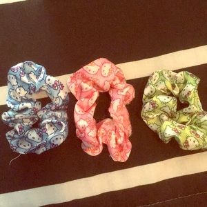3 hello kitty scrunchie’s